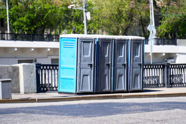 Best Portable restroom trailer rental  in Miami Gardens, FL